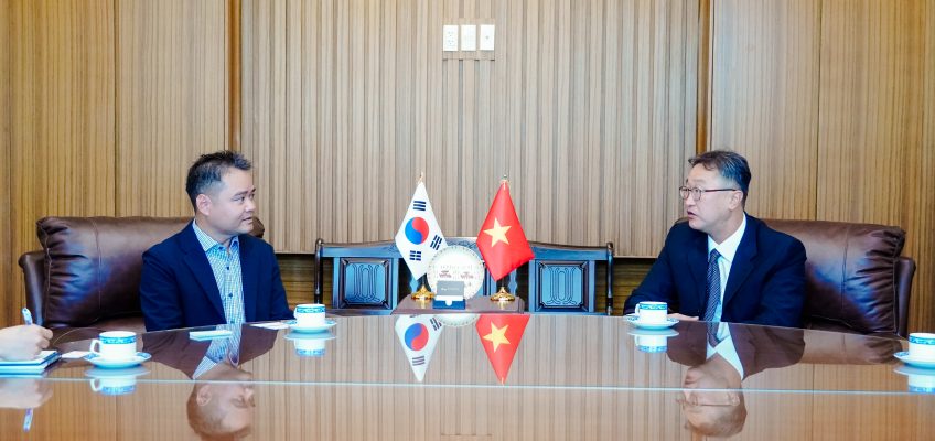 A VISIT TO THE CONSULATE GENERAL OF THE REPUBLIC OF KOREA IN HO CHI MINH CITY TO BROADEN OPPORTUNITIES FOR STUDENTS OF THE KOREAN MAJOR