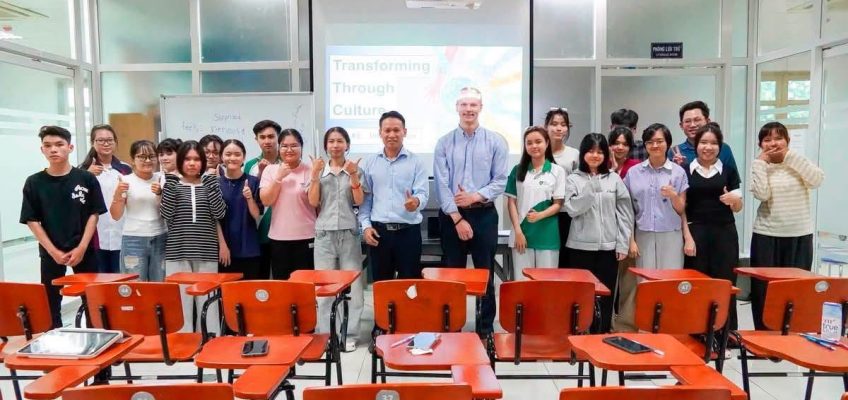 [WELCOME BACK] MR. STEPHEN DEDUCK RETURNS TO THE TTU SCHOOL OF LANGUAGES